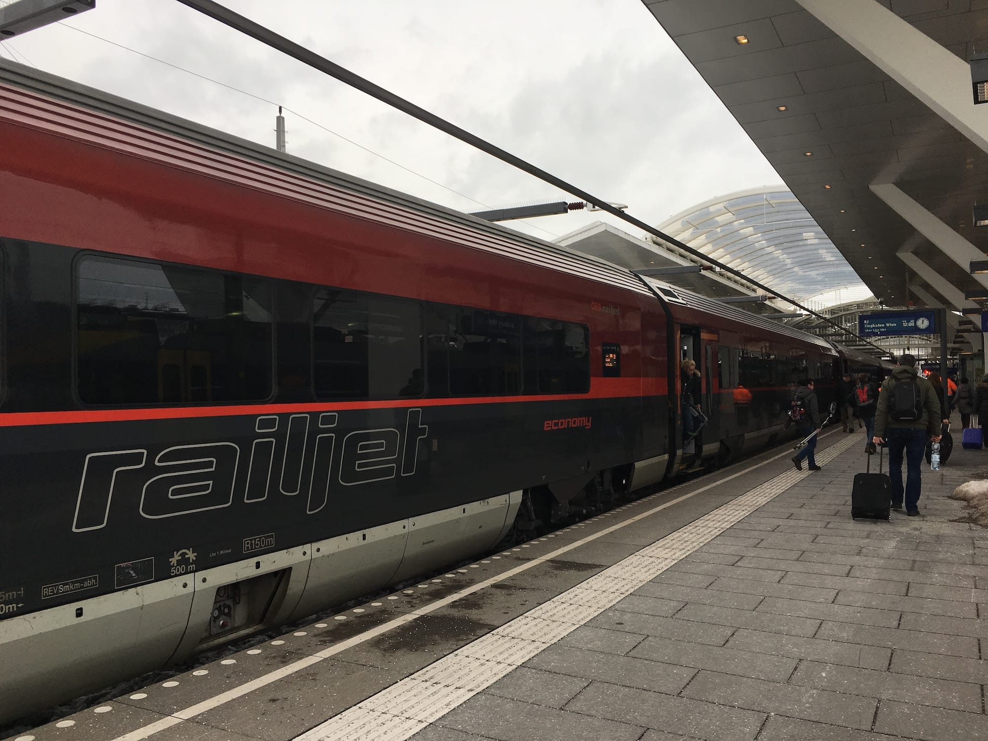Travelling to Vienna by train How to get to Vienna, the train is a highly recommended option.