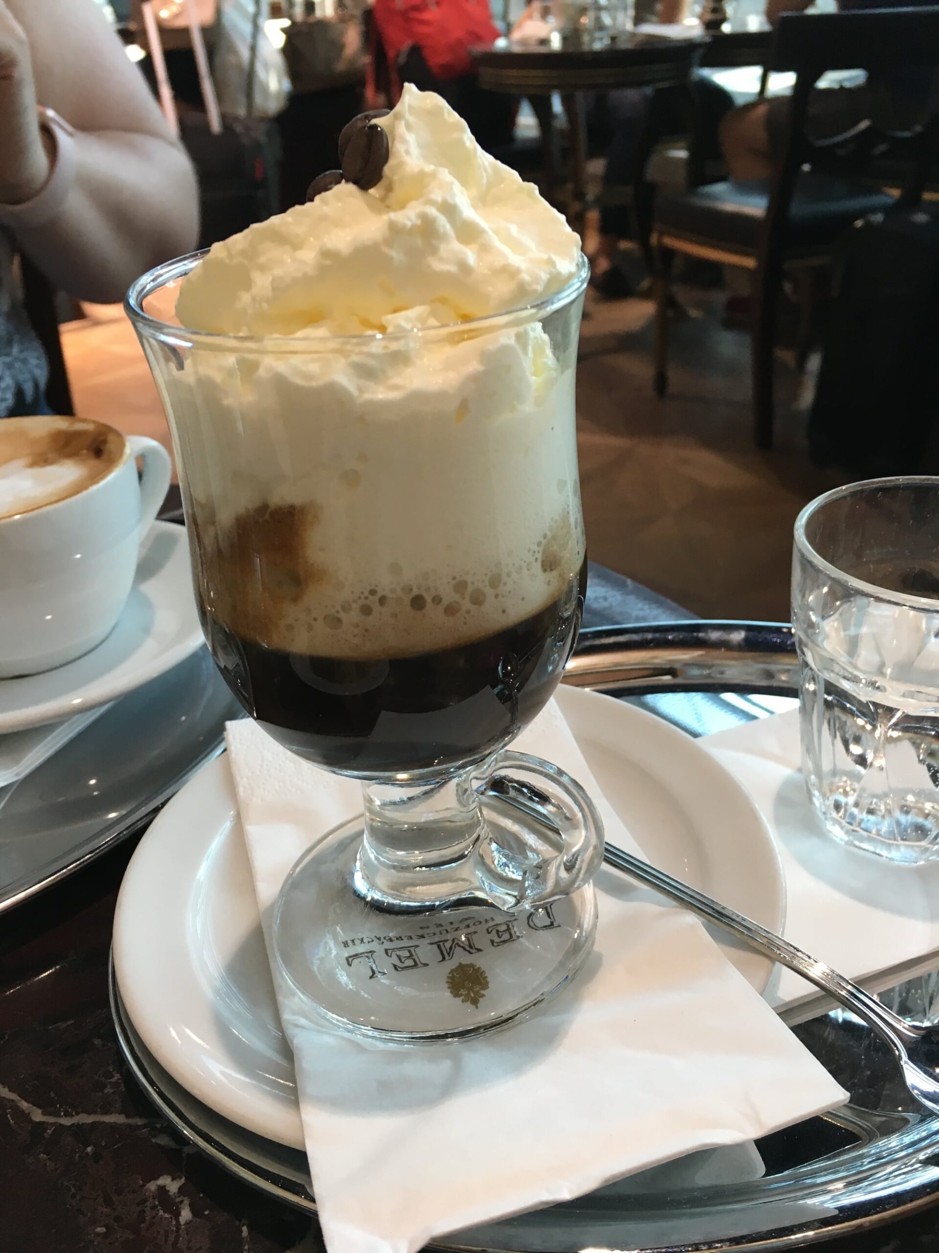 Coffie and cake is what you can do on a sunday in Vienna