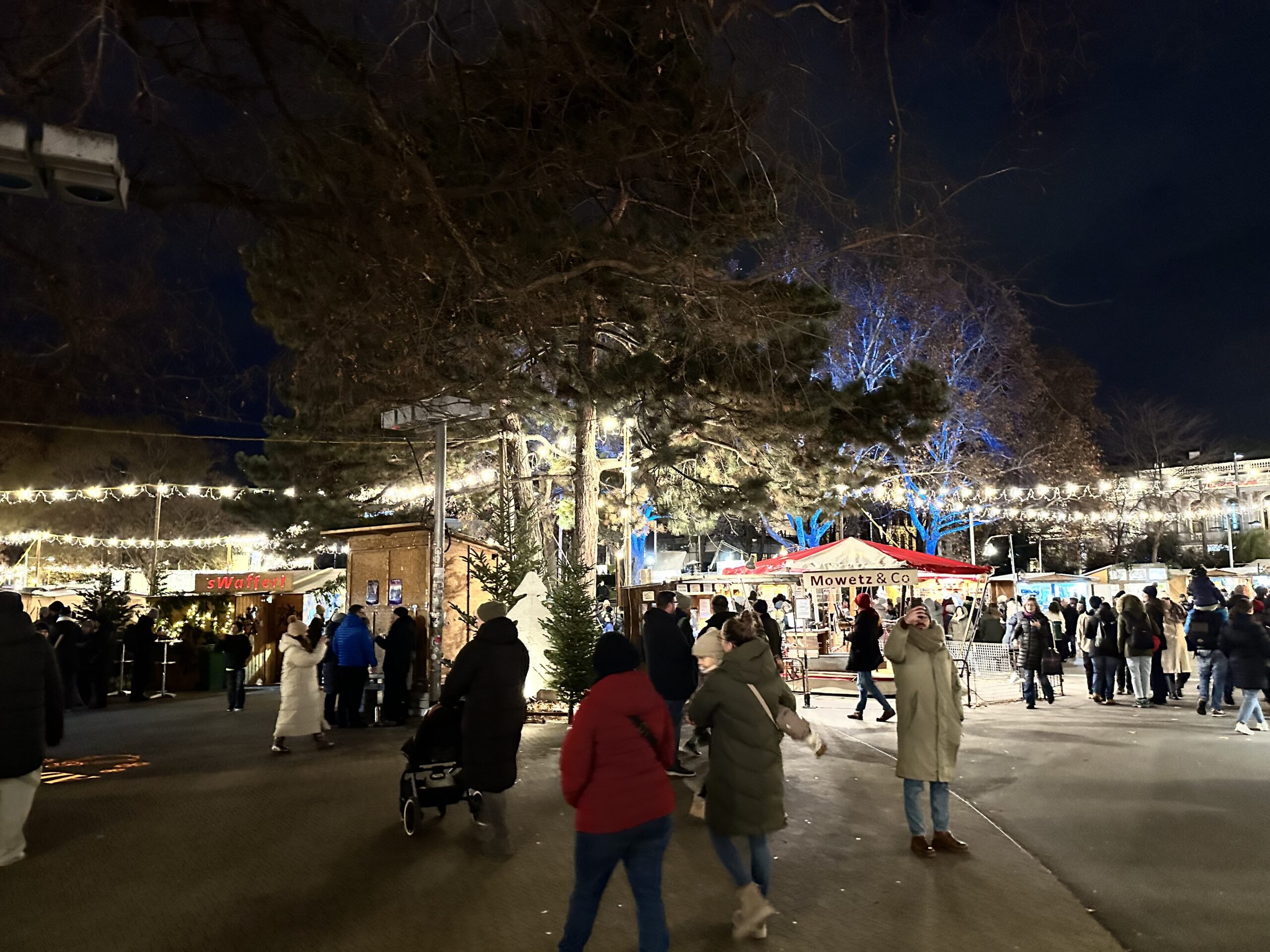 Christmas market at Karlsplatz Christmas market at Karlsplatz